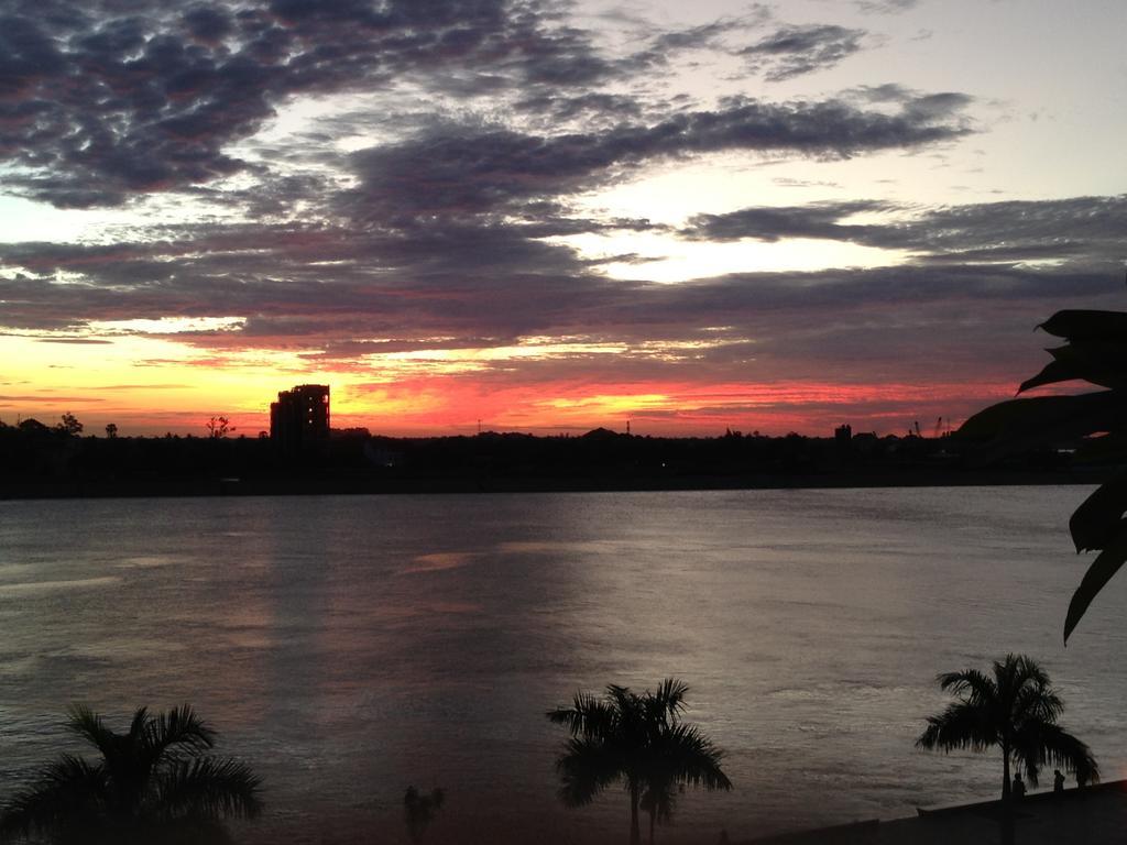 New Season Riverside Hotel Phnom Penh Exteriör bild