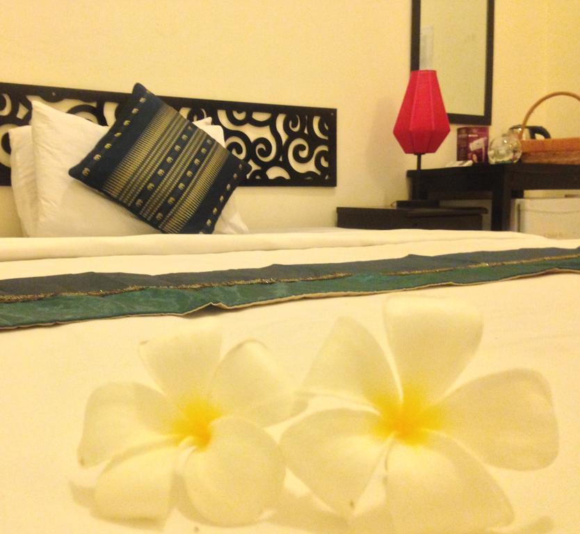 New Season Riverside Hotel Phnom Penh Exteriör bild