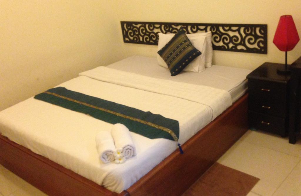 New Season Riverside Hotel Phnom Penh Exteriör bild