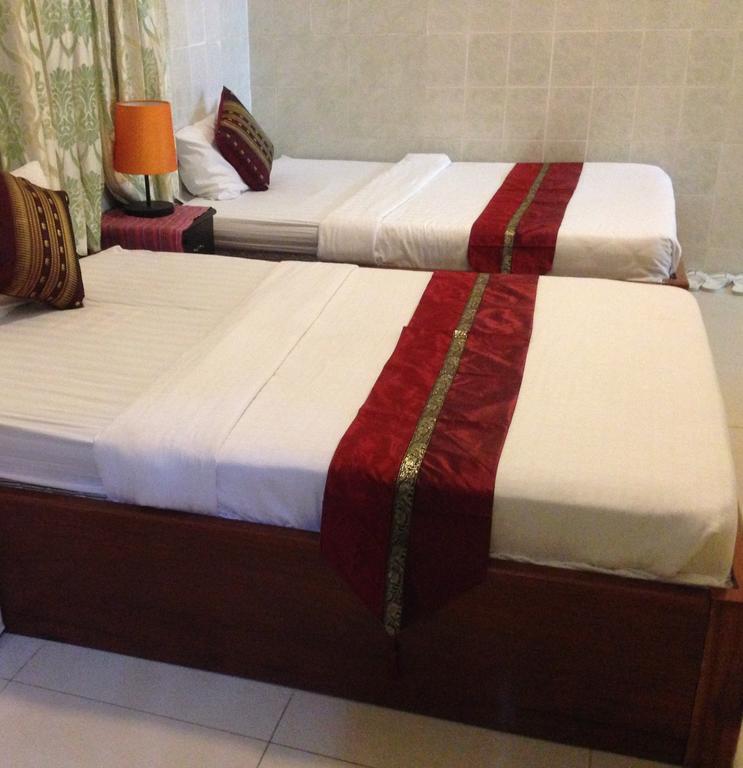 New Season Riverside Hotel Phnom Penh Exteriör bild