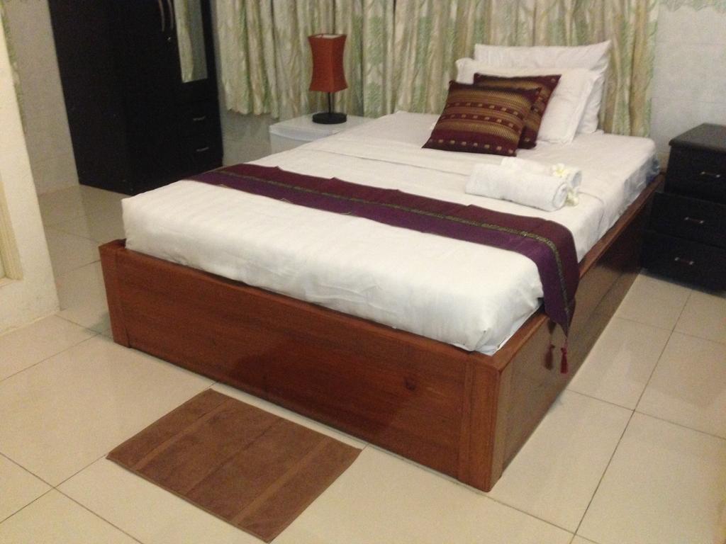 New Season Riverside Hotel Phnom Penh Exteriör bild