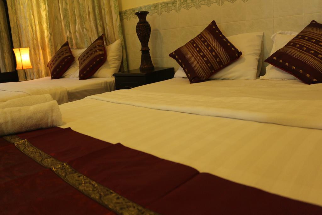 New Season Riverside Hotel Phnom Penh Exteriör bild