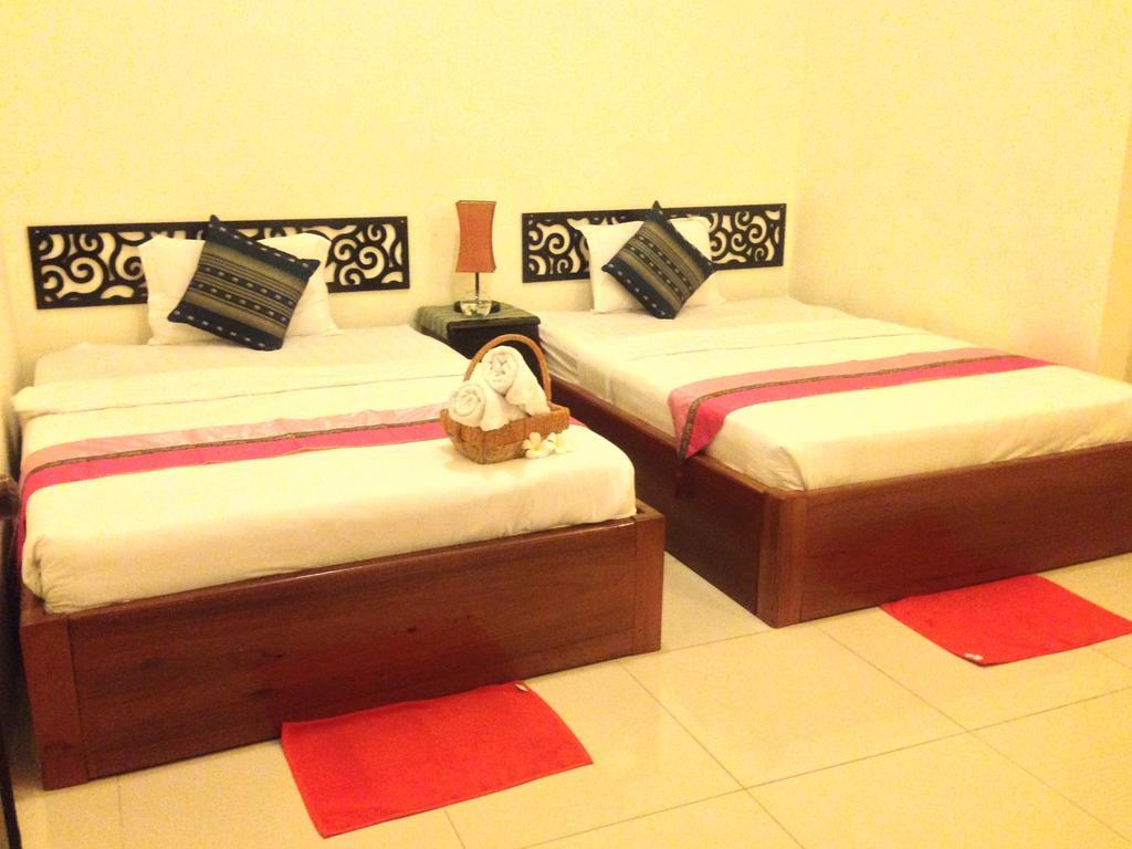 New Season Riverside Hotel Phnom Penh Rum bild