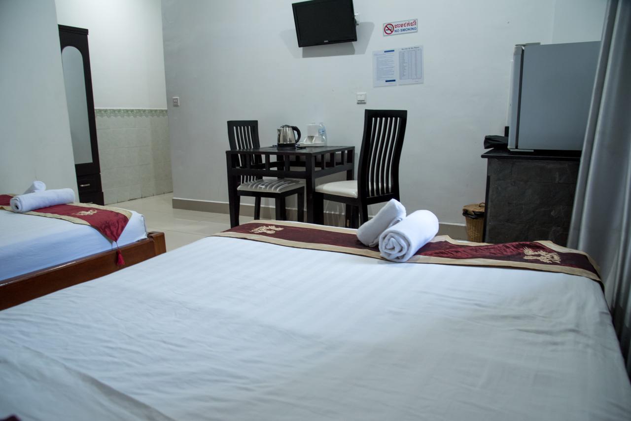 New Season Riverside Hotel Phnom Penh Exteriör bild