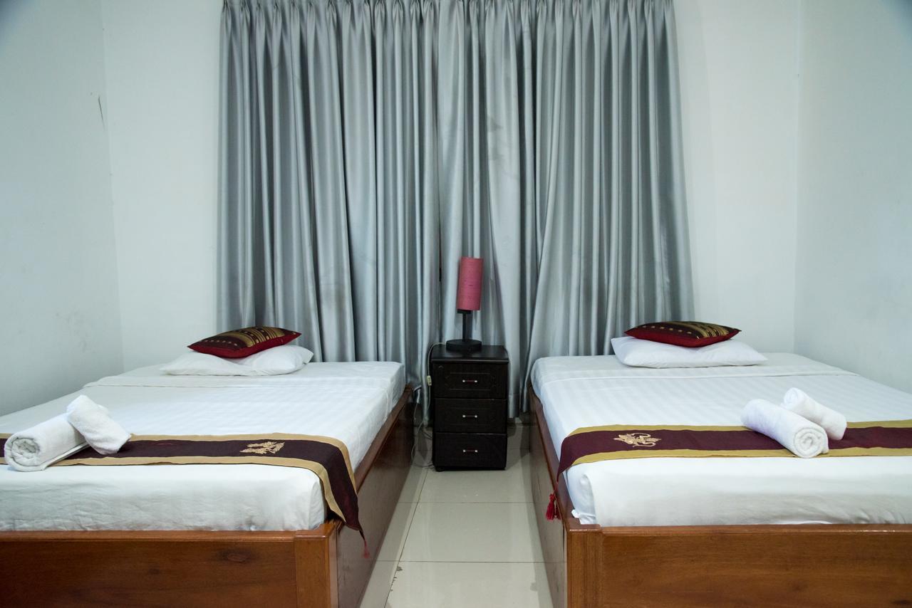 New Season Riverside Hotel Phnom Penh Exteriör bild