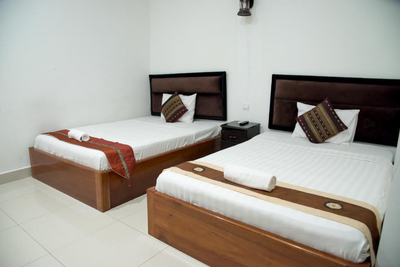 New Season Riverside Hotel Phnom Penh Exteriör bild