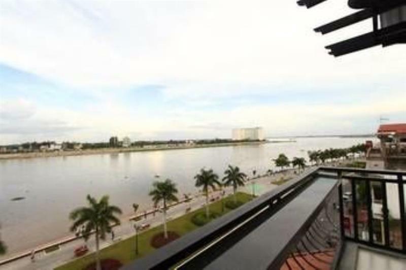 New Season Riverside Hotel Phnom Penh Exteriör bild