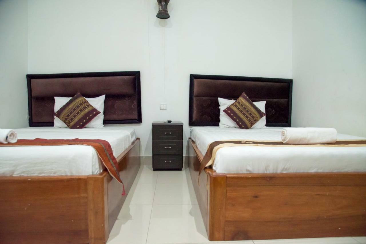 New Season Riverside Hotel Phnom Penh Exteriör bild